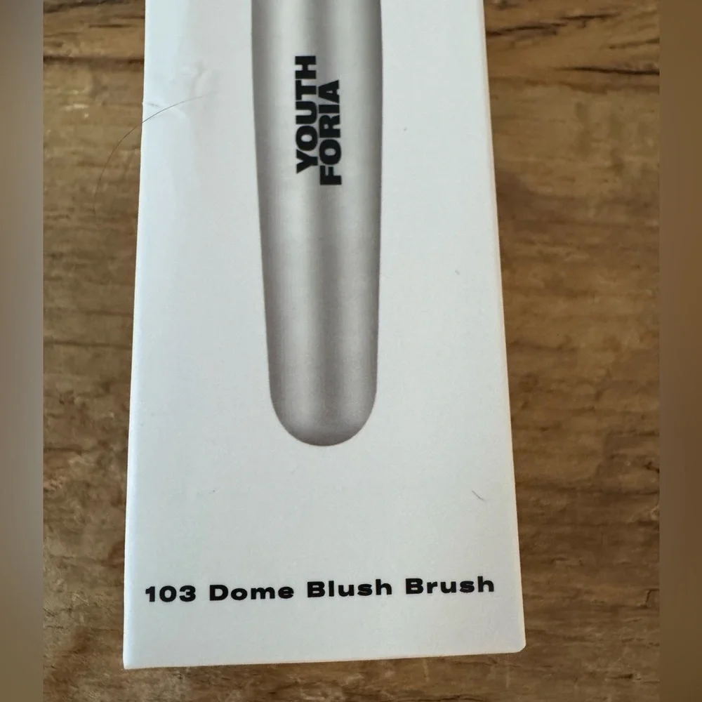 NEW IN BOX Youth Foria Dome Blush Brush ~ 103